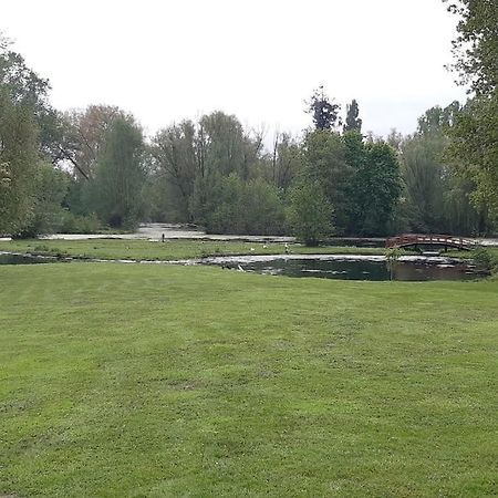 Adorable Maison D'Hotes Bordee D'Etangs Au Calme. Grandcourt  Eksteriør bilde